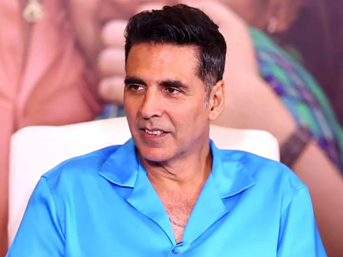 Akshay Kumar Reacts to Fan Filming Him Without Permission