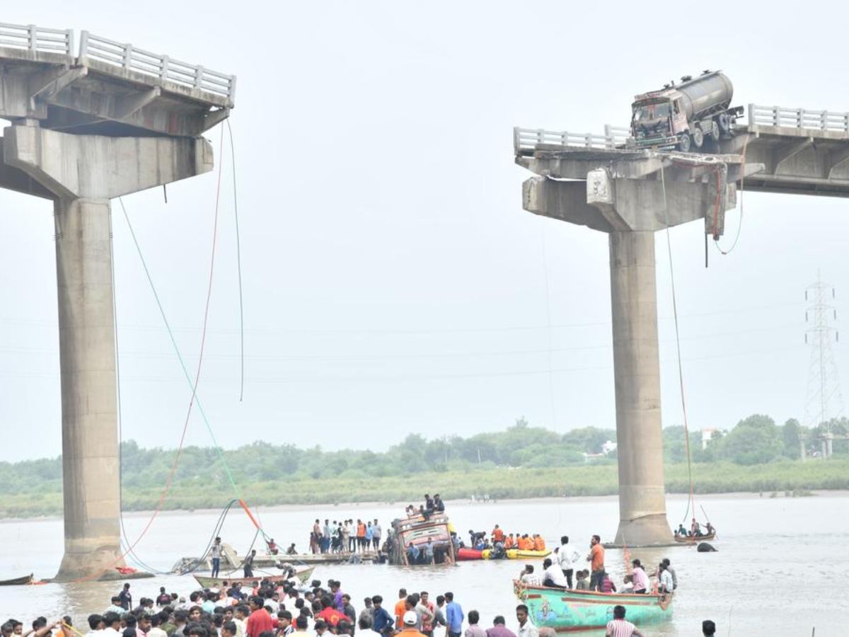 Bridge Collapses in Vadodara Due To Negligence