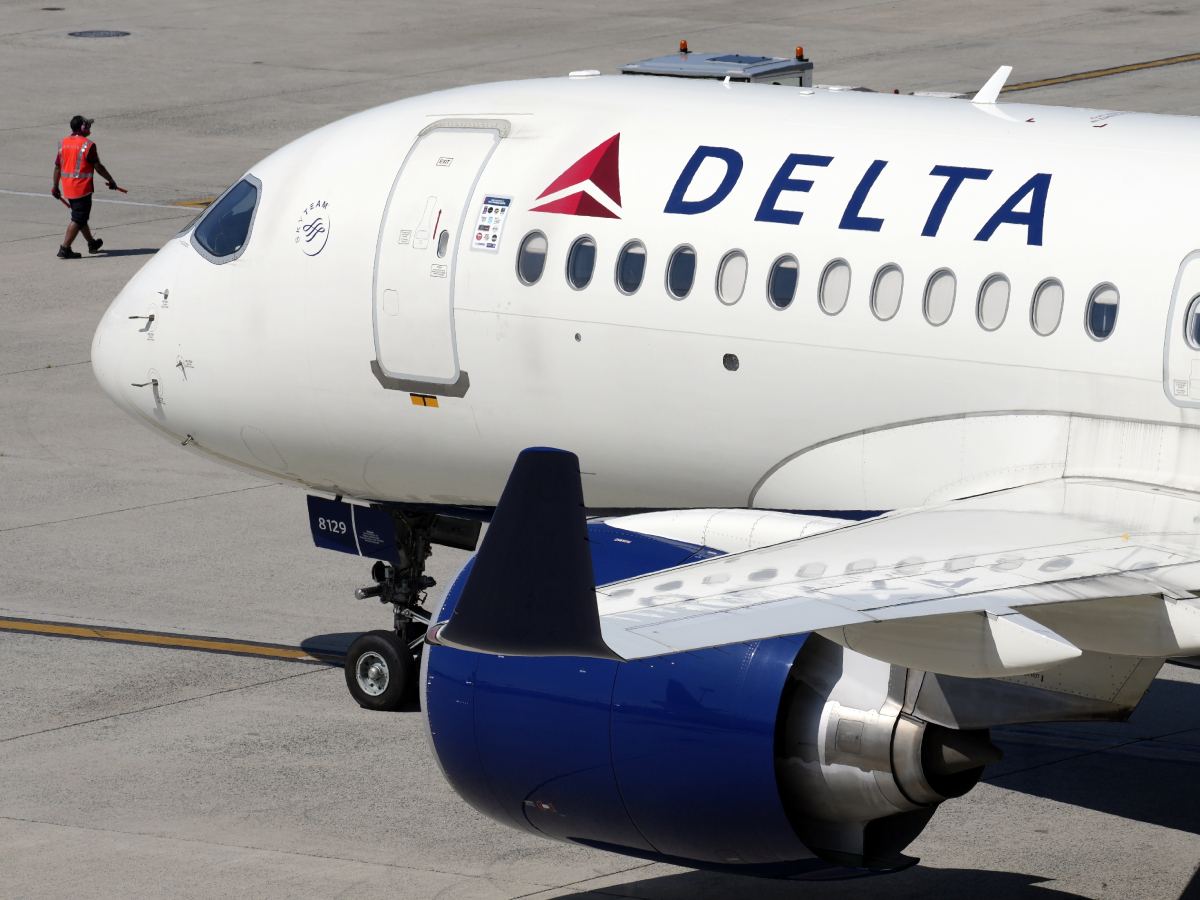 Brutal Delta Flight: Chaos Leaves Flyers Fuming