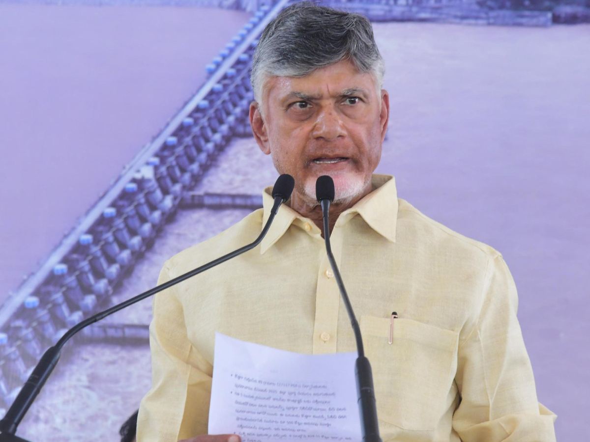 Chandrababu Naidu In No Mood Of Sparing Vijayasai Reddy