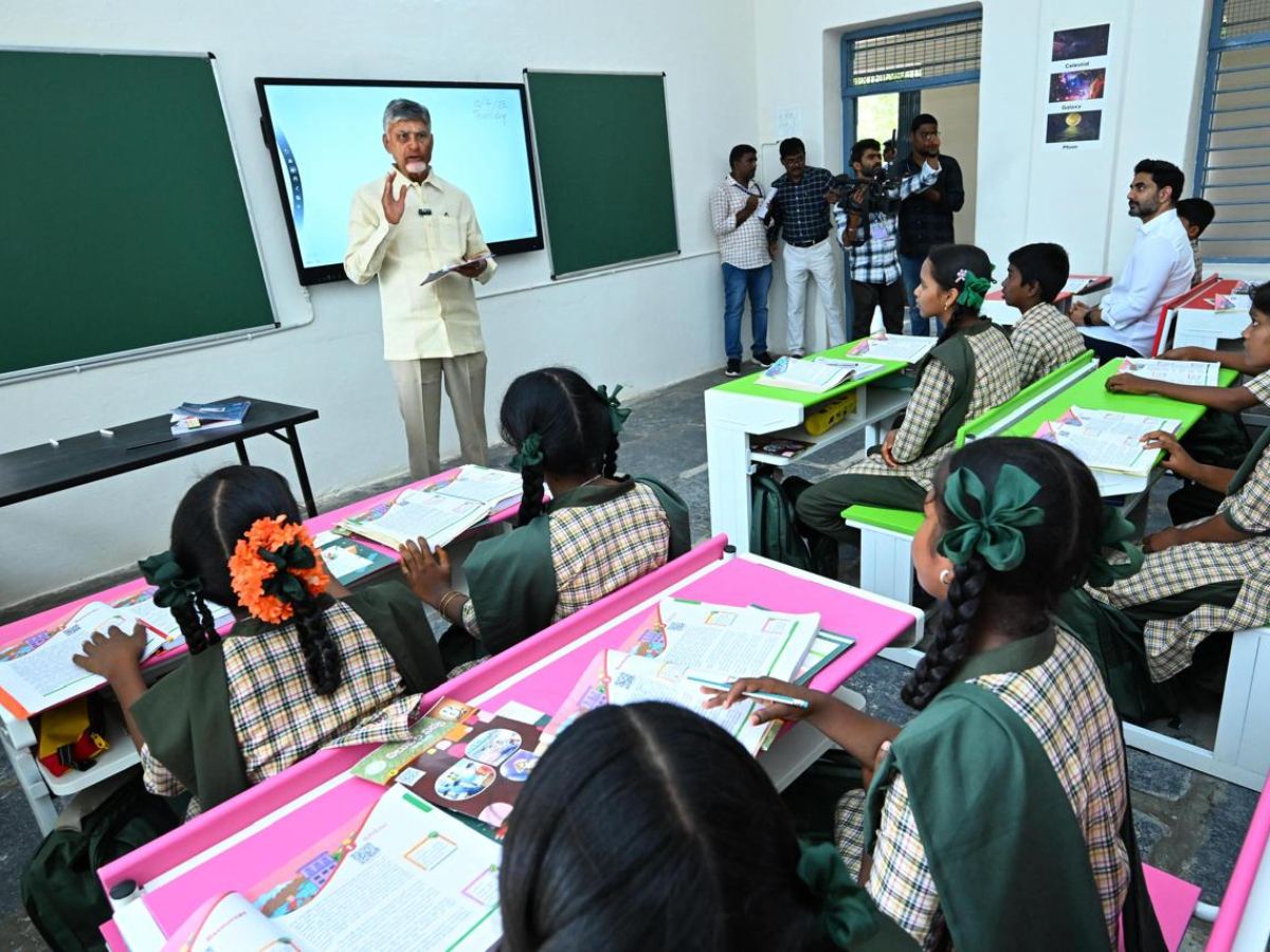 Chandrababu Naidu Turns Teacher