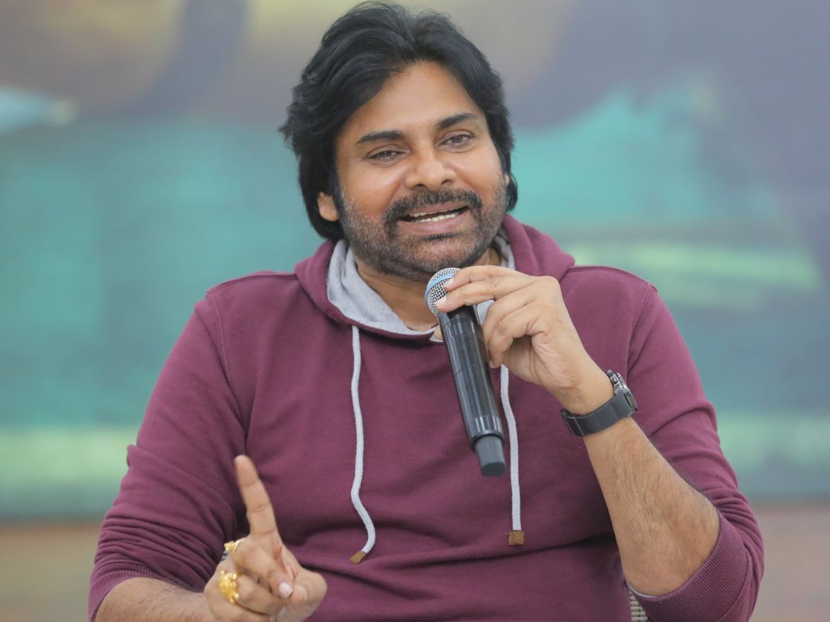 Hari Hara Veeramallu - Full On Political Hungama