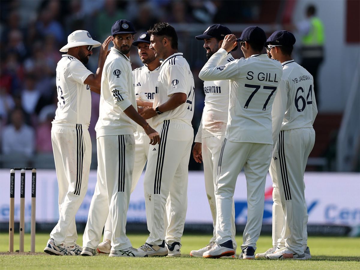 India Concede 500 in Overseas Test