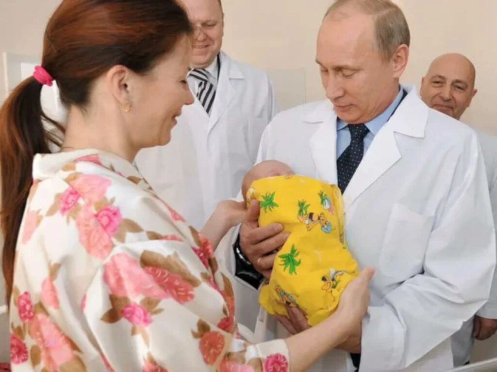 Is Russia Paying 1 Lakh to Girls for Babies