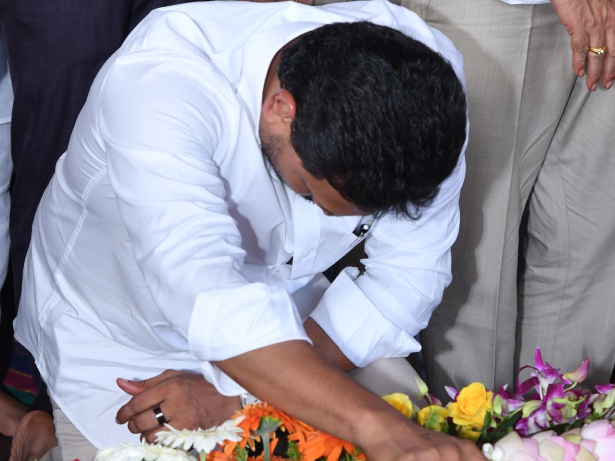 Jagan Emotional Tribute to YSR
