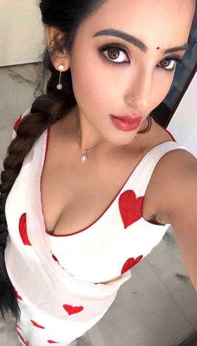 Karri Sonia White Saree