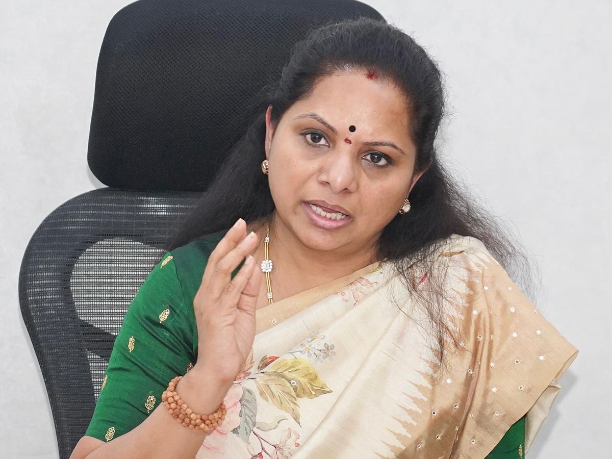 Kavitha vs KTR, Kavitha birthday wish, BRS family clash, Kalvakuntla politics, Kavitha KTR feud, Telangana Jagruthi role, Kavitha Congress praise, KCR KTR Kavitha fight, BRS leadership issue, Kavitha disciplinary action