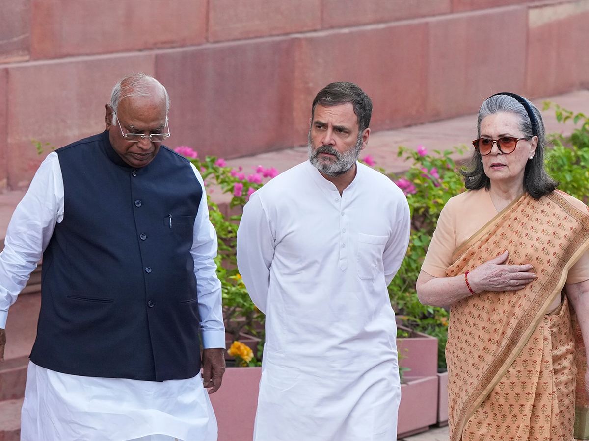 Mallikarjun kharge Rahul Gandhi Sonia Gandhi