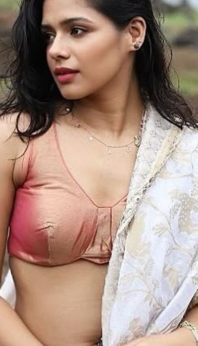 pranati-rai-prakash-slays-saree-glam-with-rustic-heat