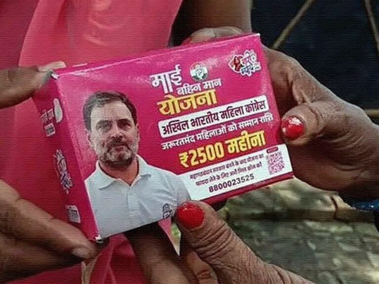 rahul-gandhi-pic-sanitary-pad--packs