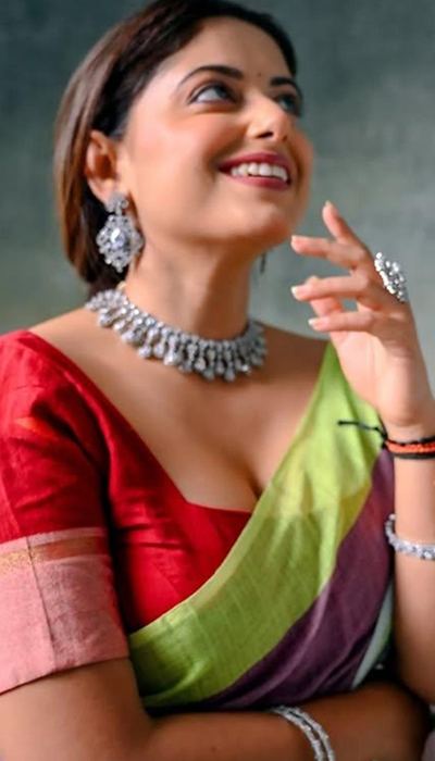 saree-gets-spicy-with-sneha-paul-swag