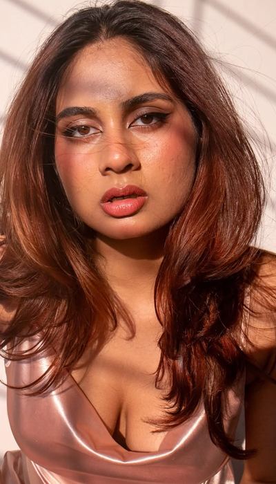 Srushti Bannatti Looks
