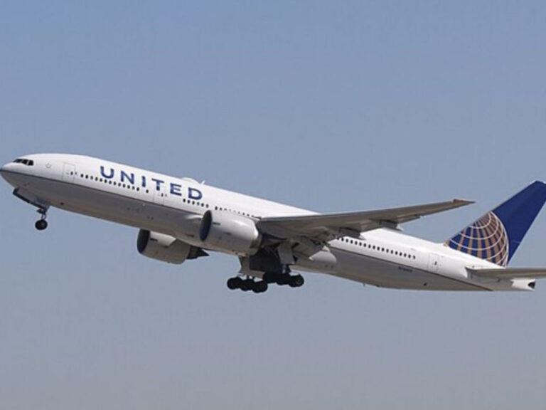 United Rude Staff Ignores Business Class Flyers
