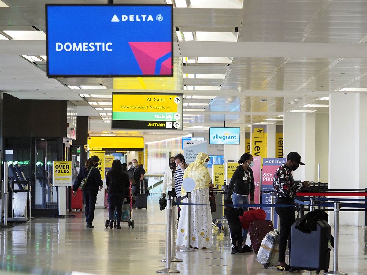 US Flyers Trapped for 6 Hours