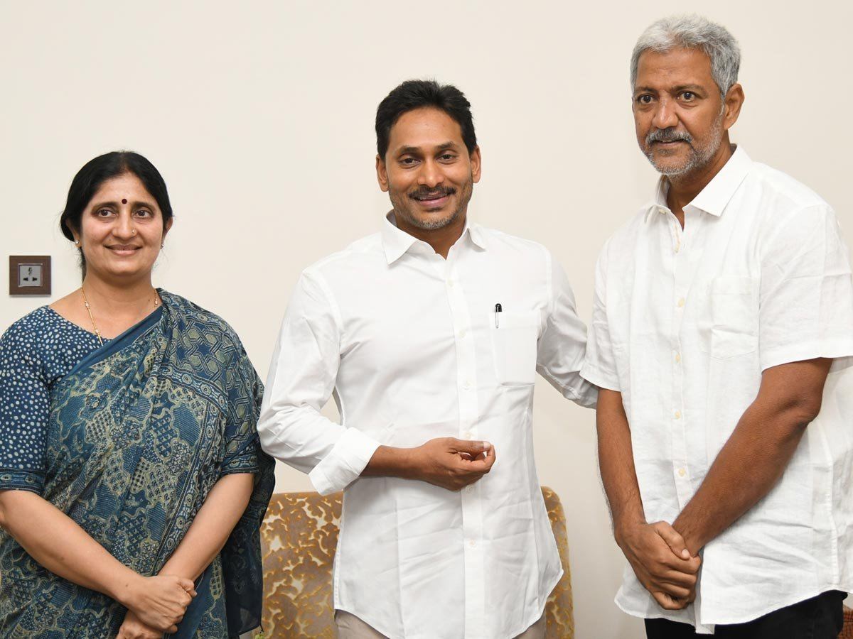 Vallabhaneni Vamsi Met Jagan Mohan Reddy After Release