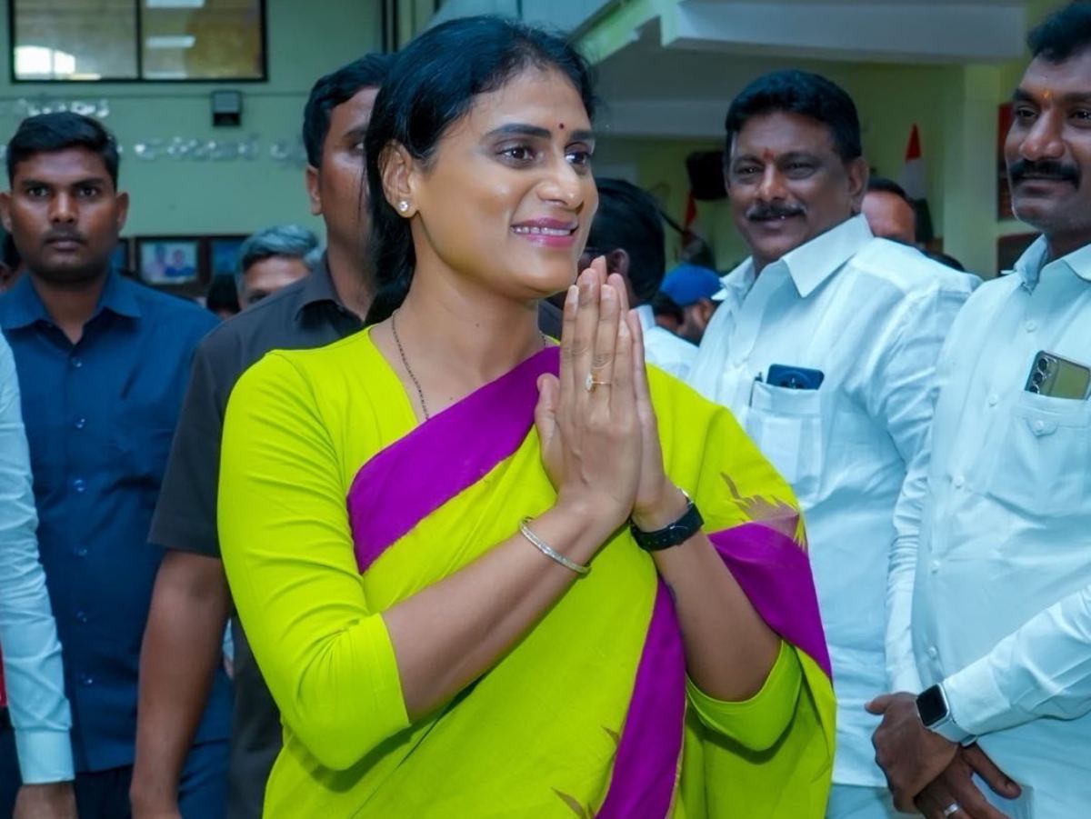 YS Sharmila Failed To Bring Senior Politicians Back To Party
