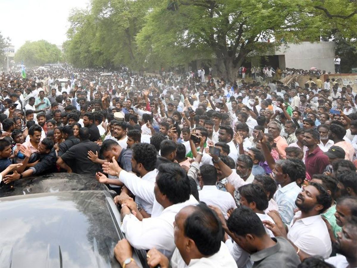 YSRCP Cadre Attacks ABN Photo Journalist