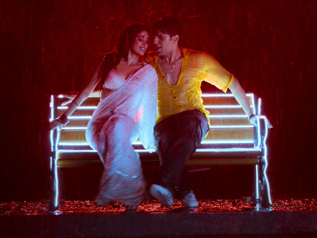 Kiara Advani and Janhvi Kapoor style face-off