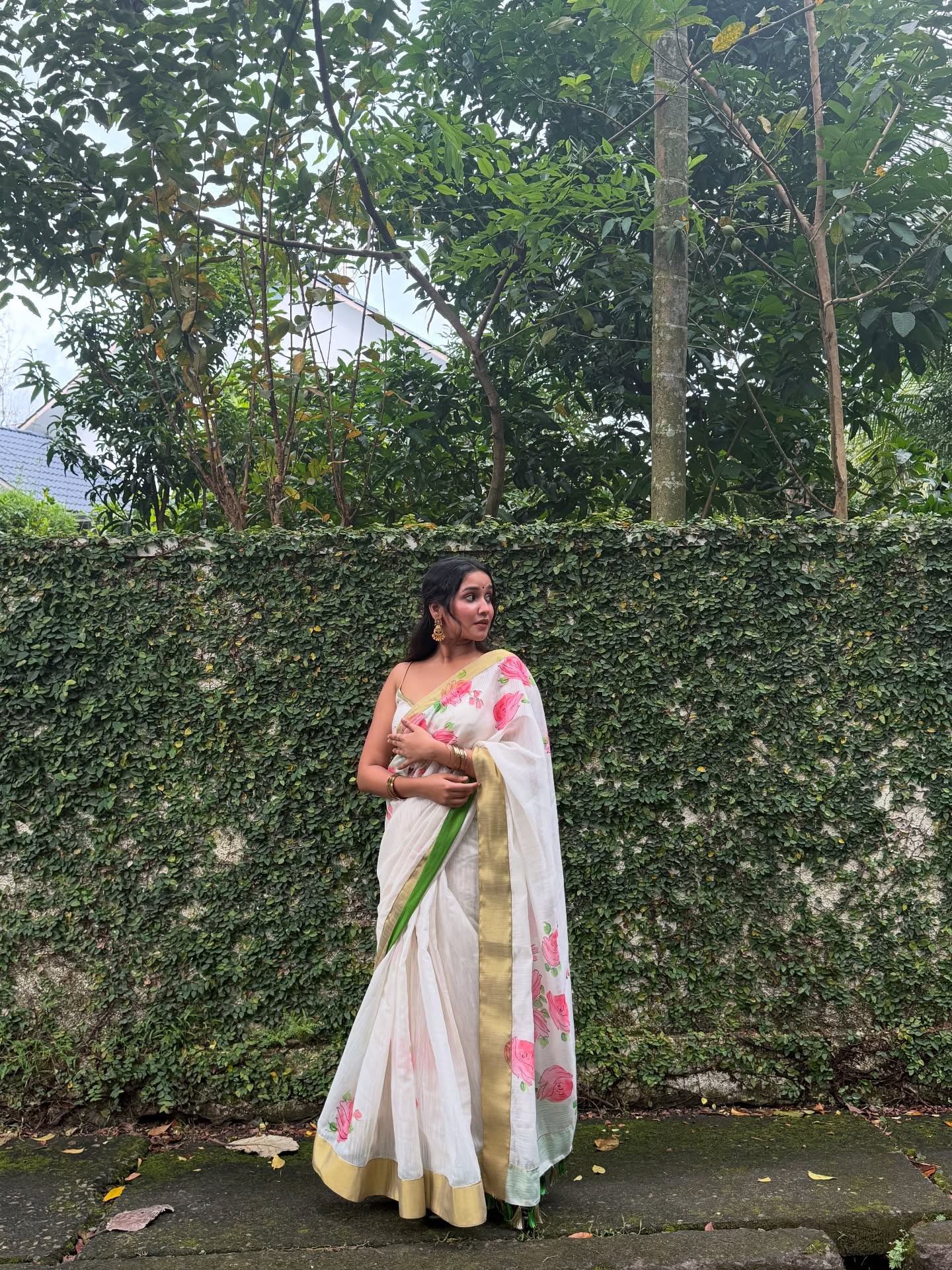 Stylish Anikha Surendran saree look blending tradition and modern chic