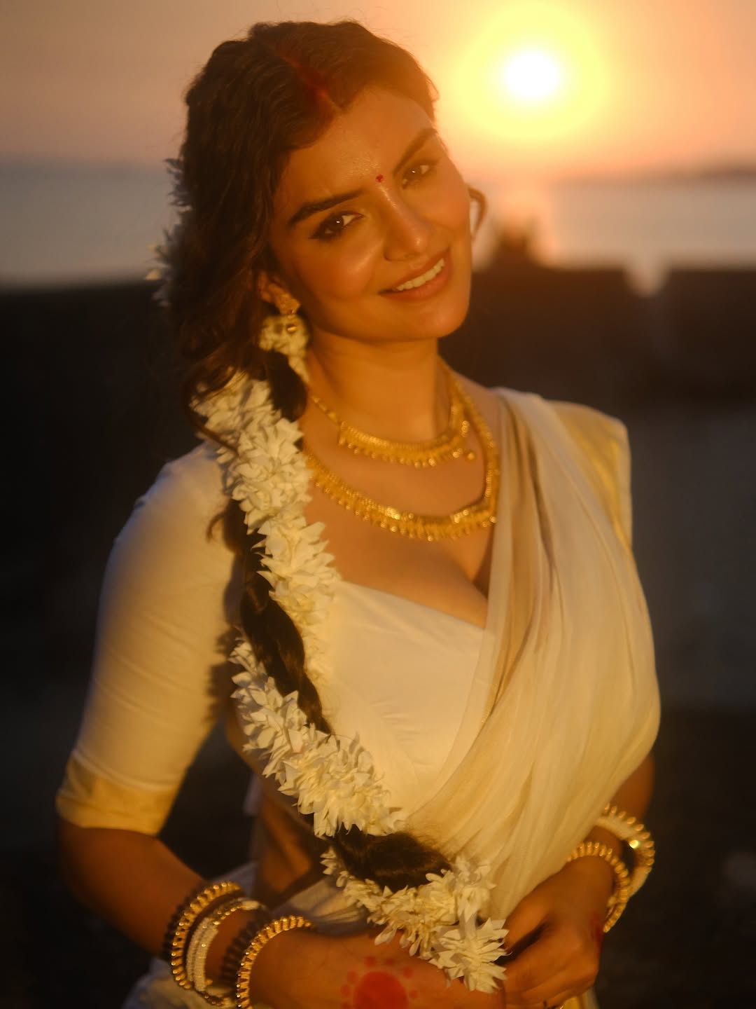 Anveshi Jain charm sparkles in dazzling, unmissable fashion moment