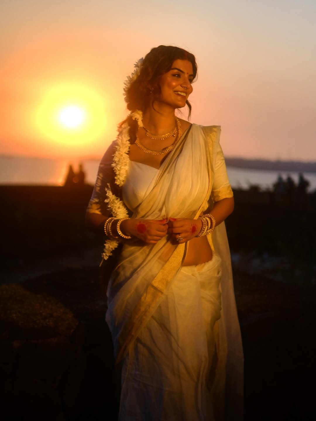 Striking Anveshi Jain charm photoshoot reflects confidence and allure