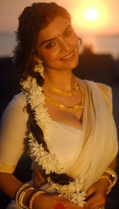 Anveshi Jain Charm Photos Radiate Beauty and Elegance