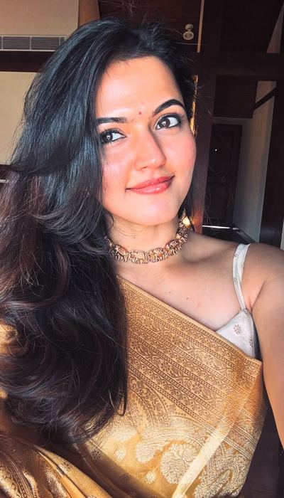 Stunning Aparna Das flaunts her beauty in sleeveless outfit