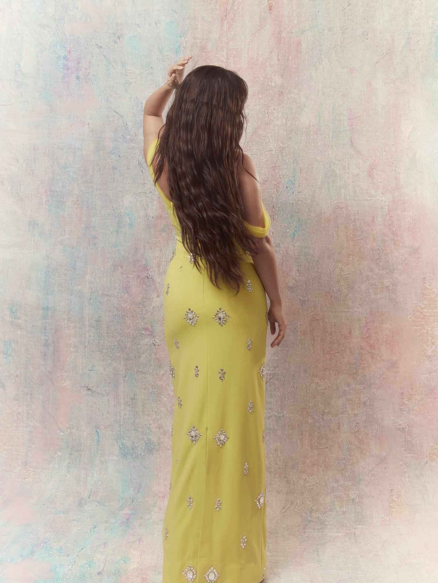 Avneet Kaur Yellow Gown Stuns in Bold Fashion Vibes