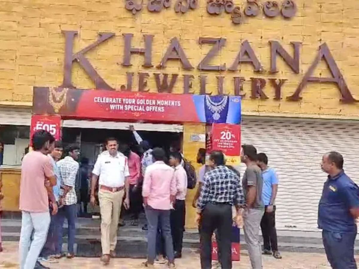 Chandanagar Khazana jewellery store robbery scene