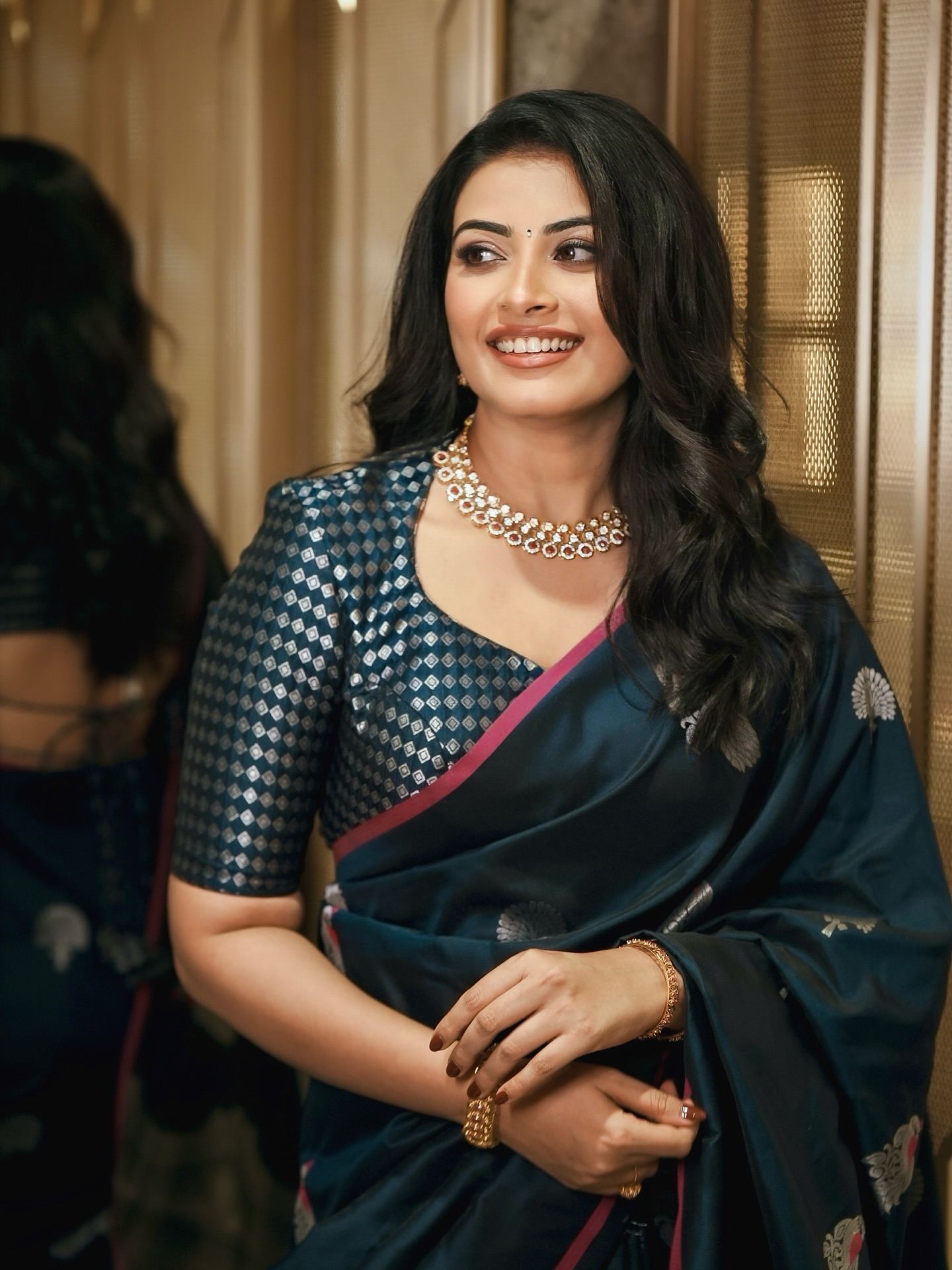 Stylish grace highlights Kavya Shetty charm in glamorous modern outfit