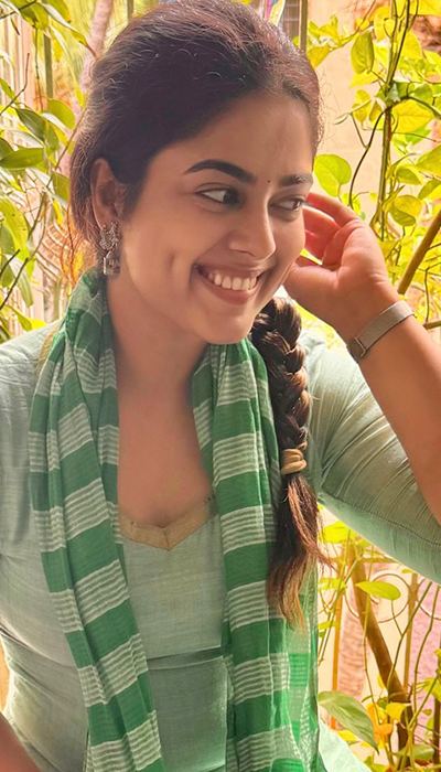 Stunning Siddhi Idnani cheek spot beauty highlighting natural grace outdoors