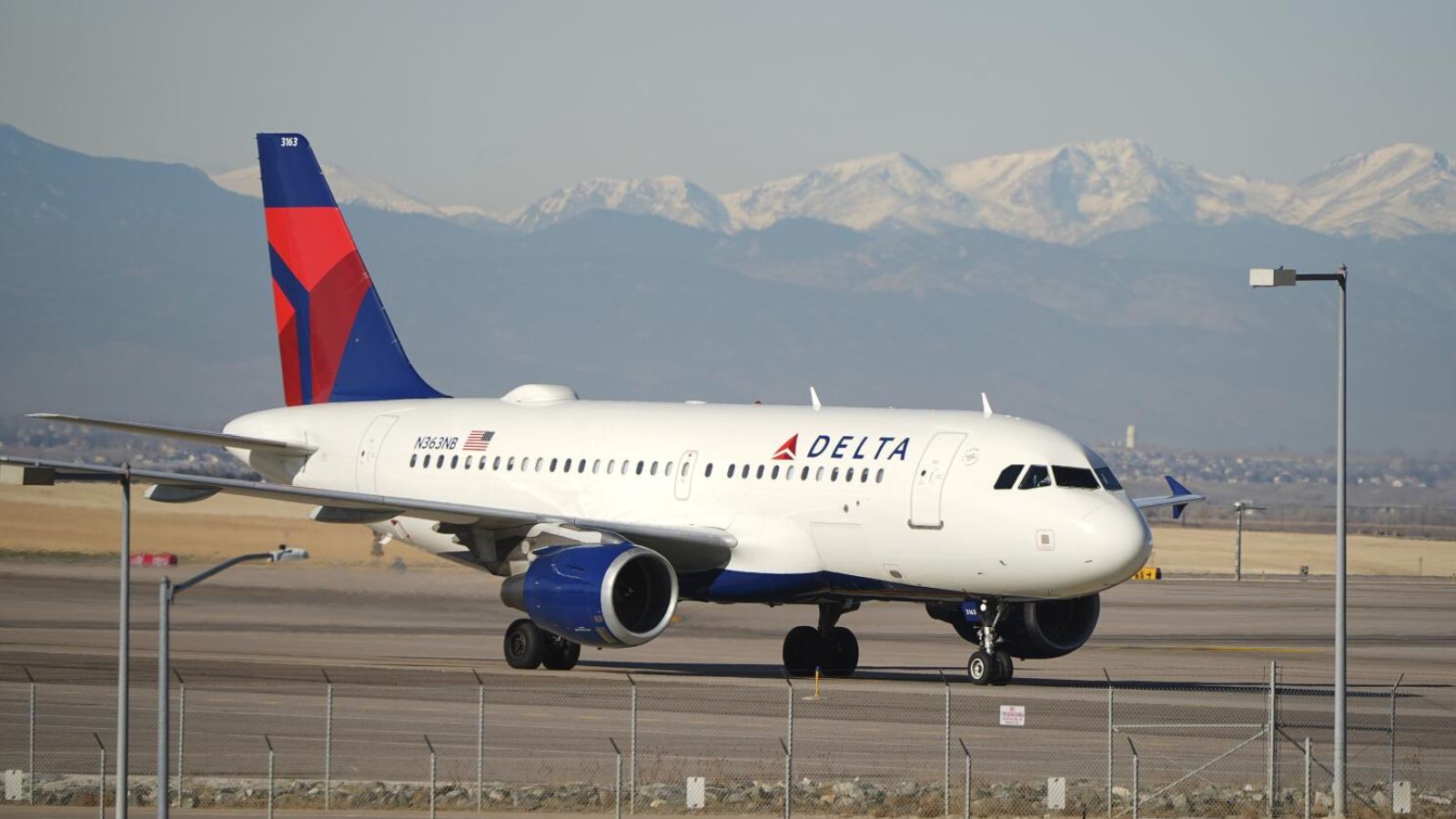 Delta flight attendant slaps passenger