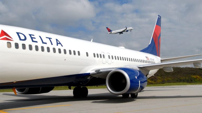 Delta flight Boeing 737 mid-air issue