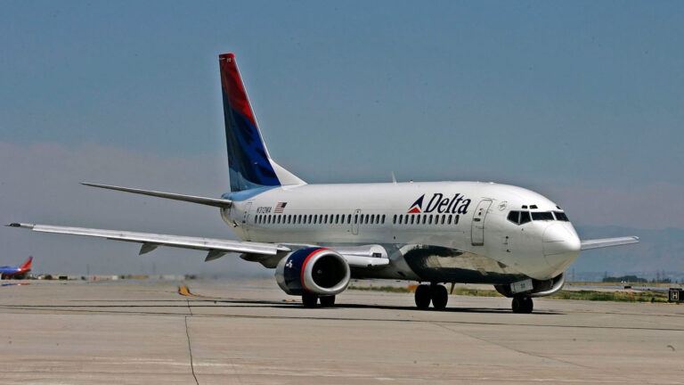 Delta flight emergency landing Ohio