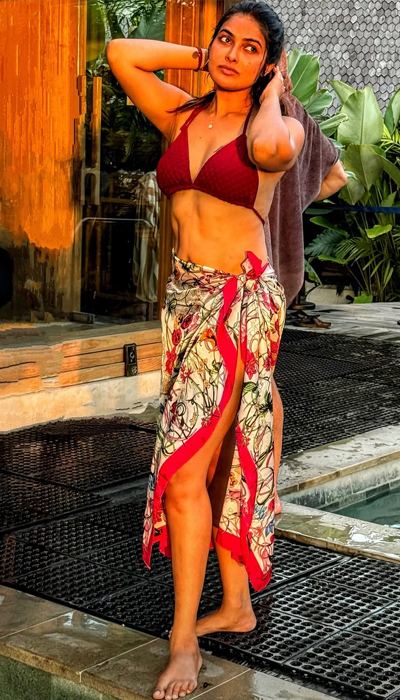Divi Vadthya Chic Bikini Look
