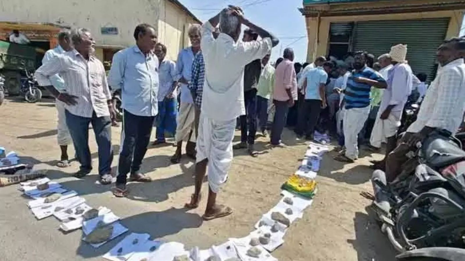 Telangana farmers struggling for urea supply