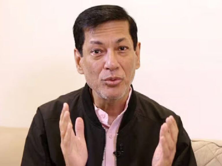 Taran Adarsh criticizes Aamir Khan strategy