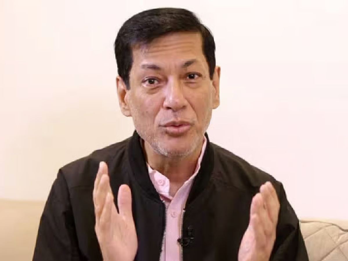 Taran Adarsh criticizes Aamir Khan strategy