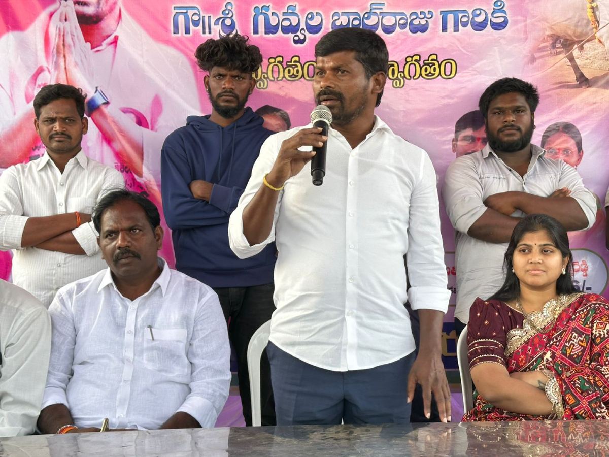 Guvvala Balaraju joins BJP after quitting BRS