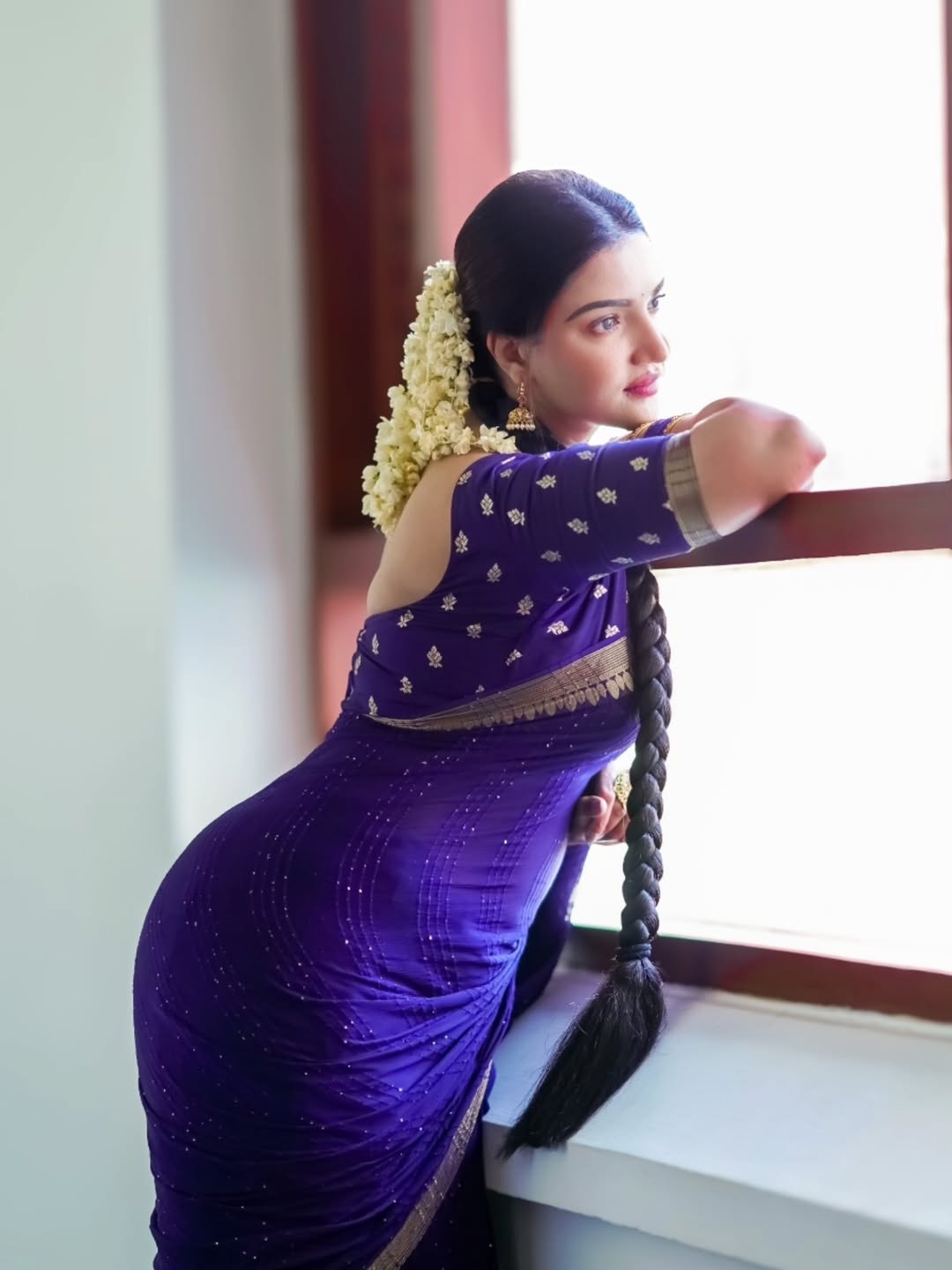 Honey Rose delights fans with her style, showcasing radiant beauty.