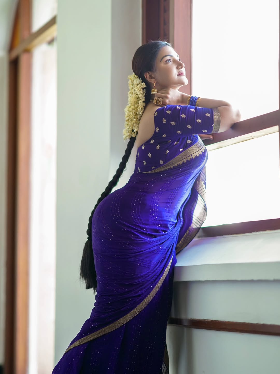 Honey Rose delights fans with her style, exuding charm and confidence.