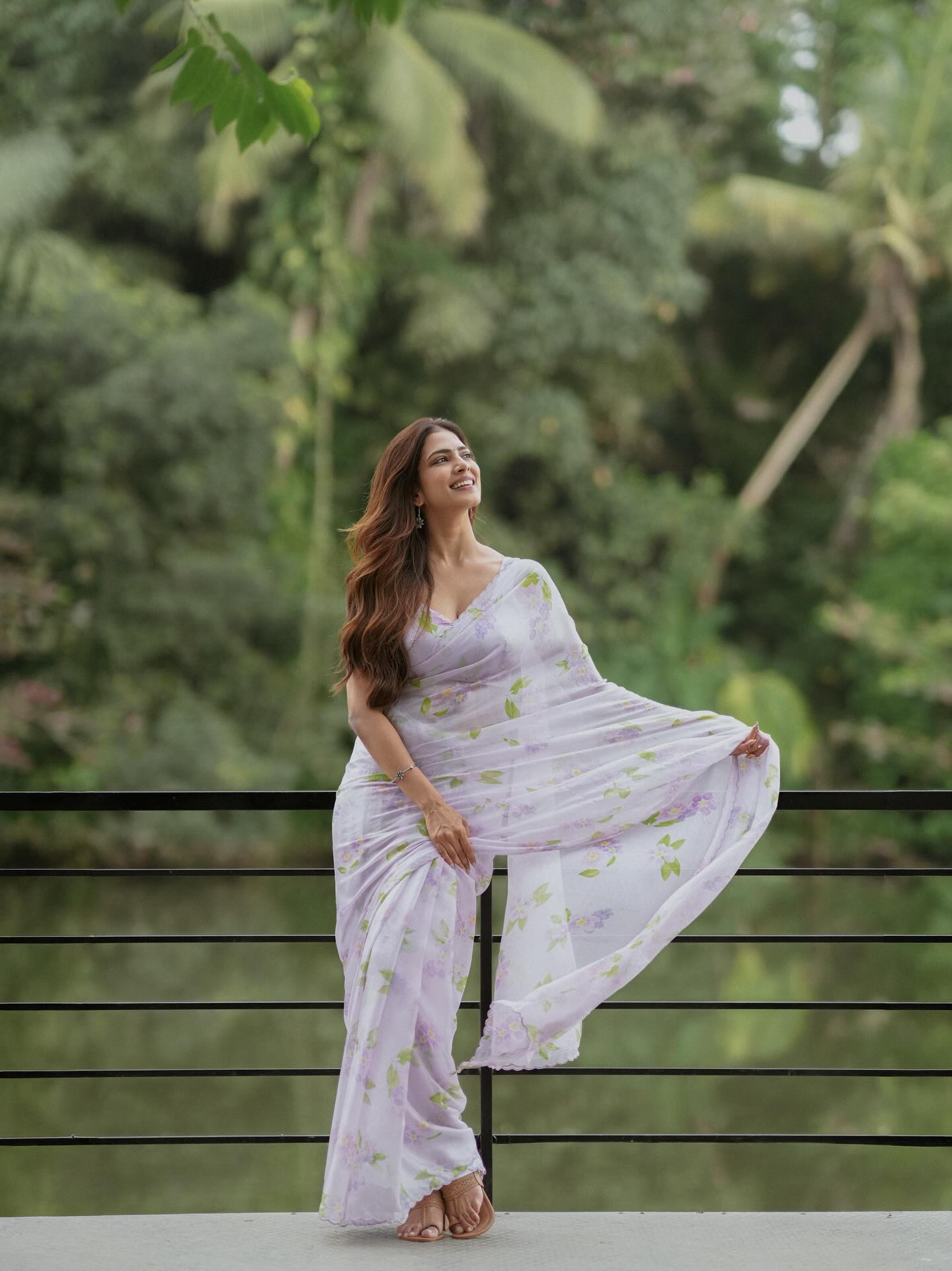 Malavika Mohanan Hot Saree Elegance Captures Fashion Spotlight