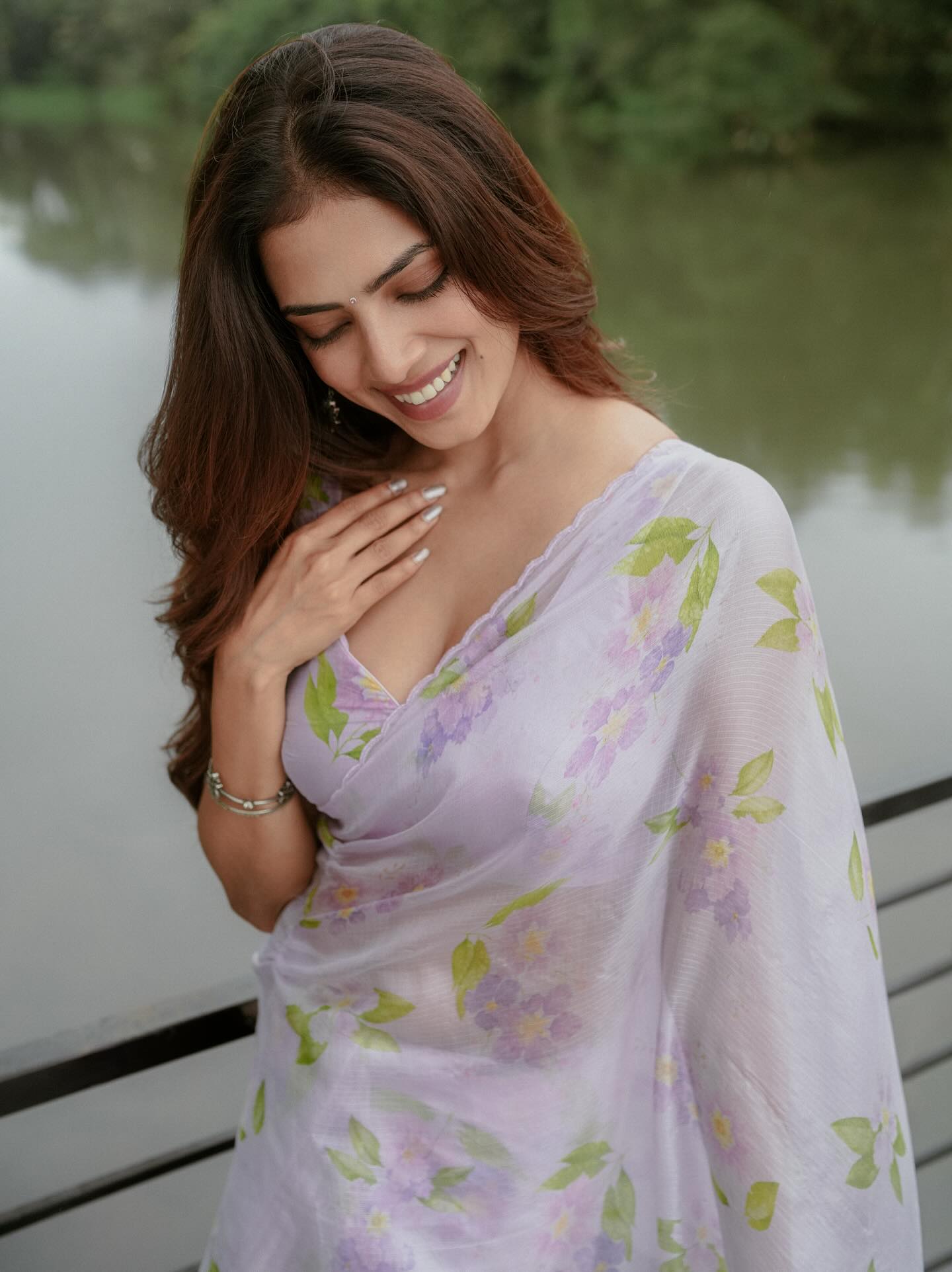 Glamorous Gallery of Malavika Mohanan Hot Saree Look