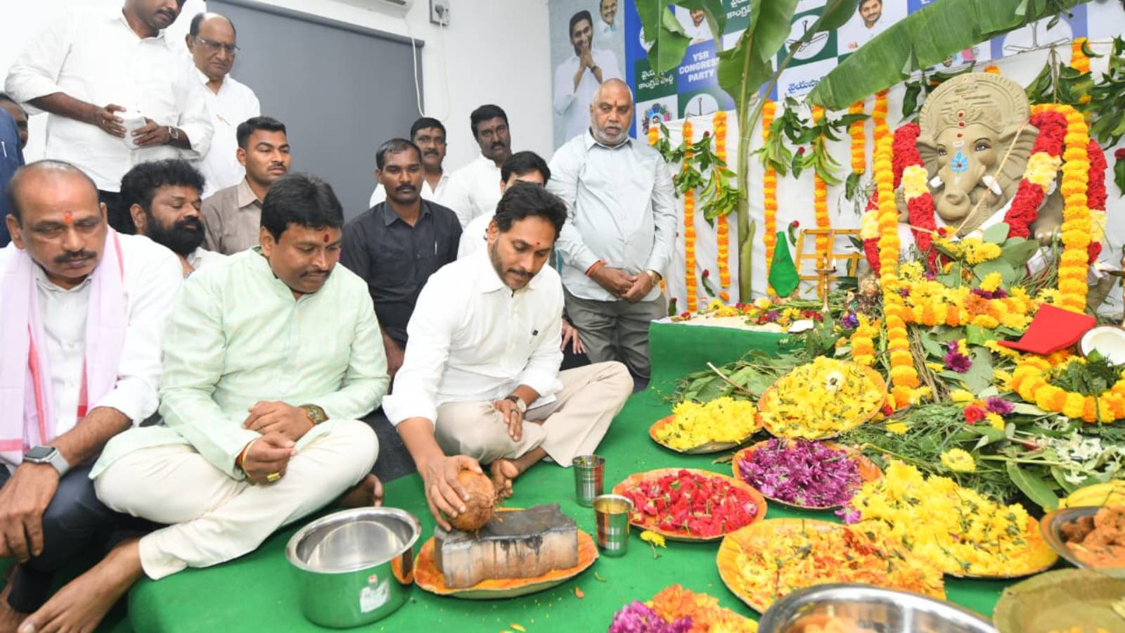 Jagan performs Ganesh Pooja at Tadepalli