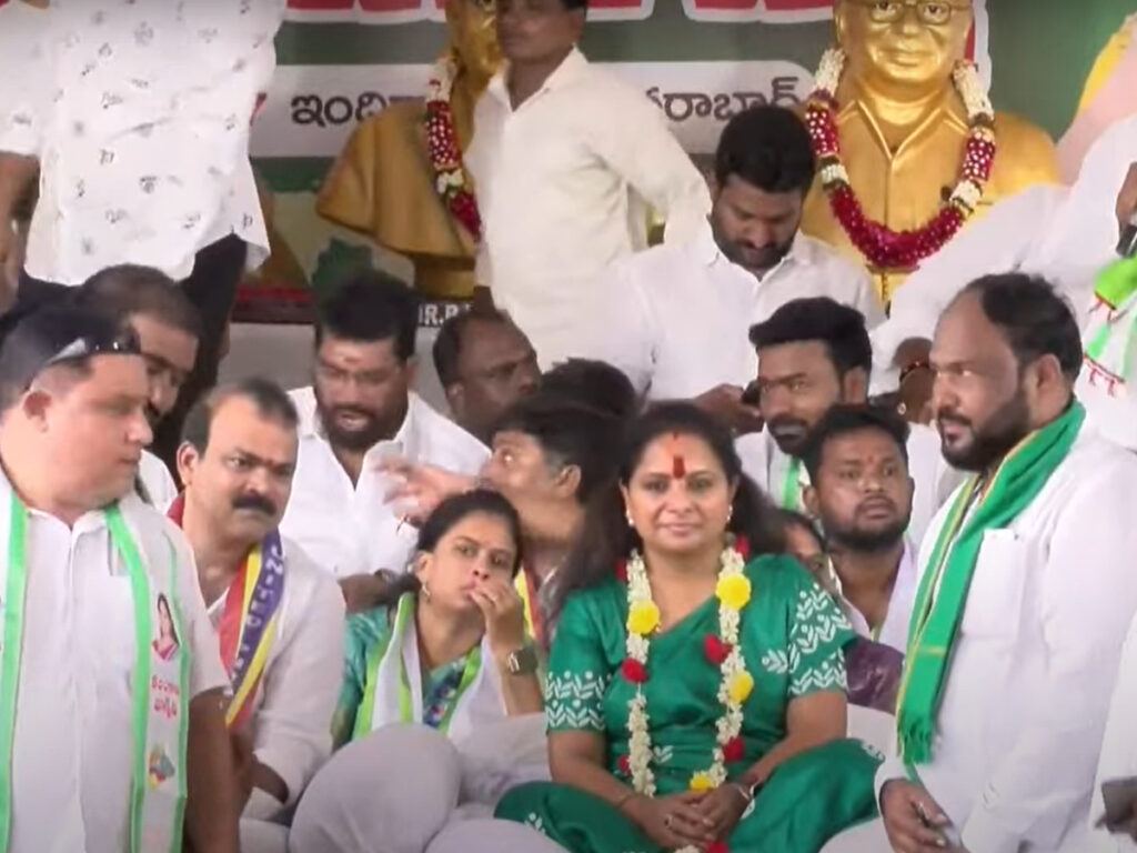 Kavitha ends fast at Indira Park