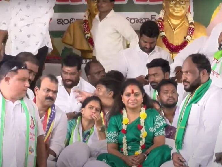 Kavitha ends fast at Indira Park