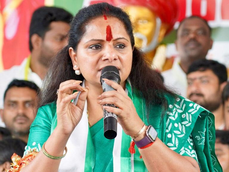 Kavitha downplays differences with KTR