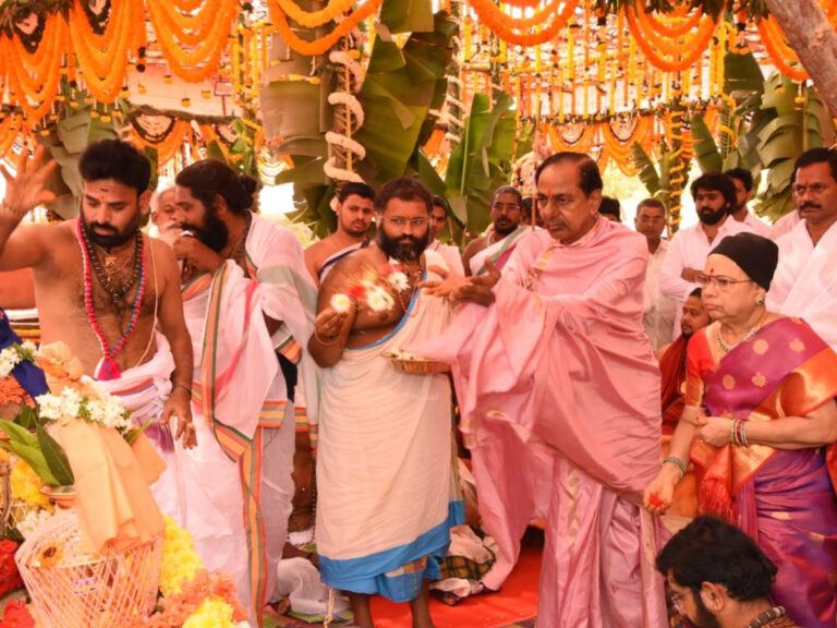 KCR Chandi yagam at Erravalli Farm house