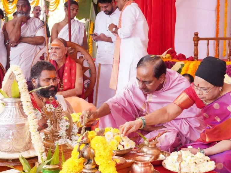 KCR Chandi yagam at Erravelli