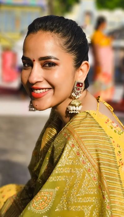 Komalee Prasad Stuns With Killer Looks